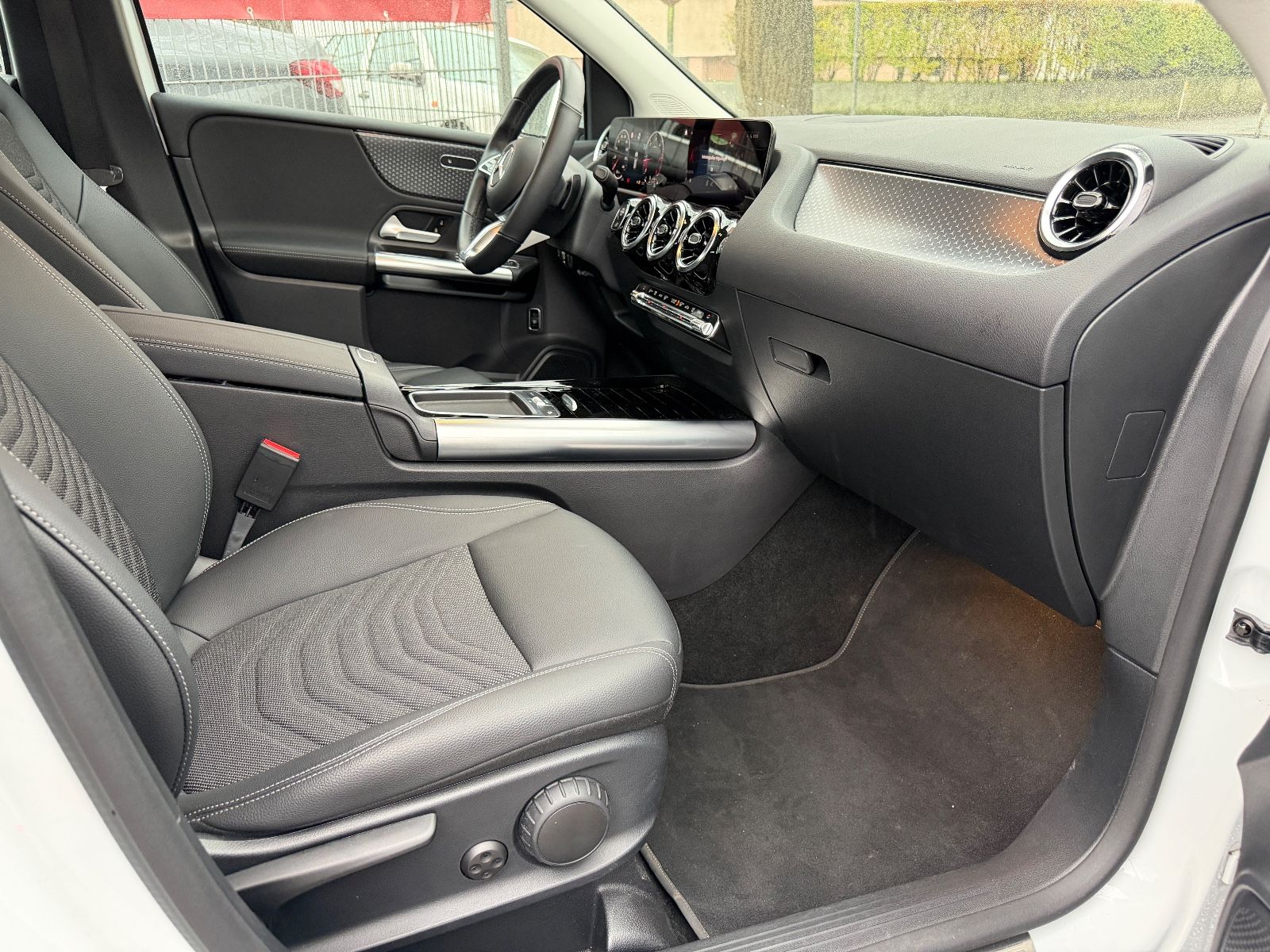 Fahrzeugabbildung Mercedes-Benz B 200 MULTIBEAM*TEMPO*KAMERA*AHK*WIDESCREEN