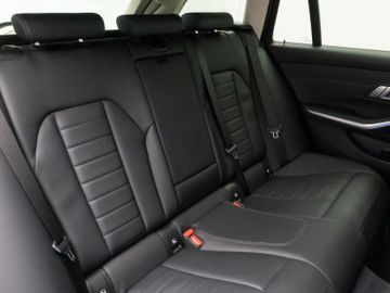Fahrzeugabbildung BMW 320d Luxury Line Kamera HUD DAB HiFi Komfort LED