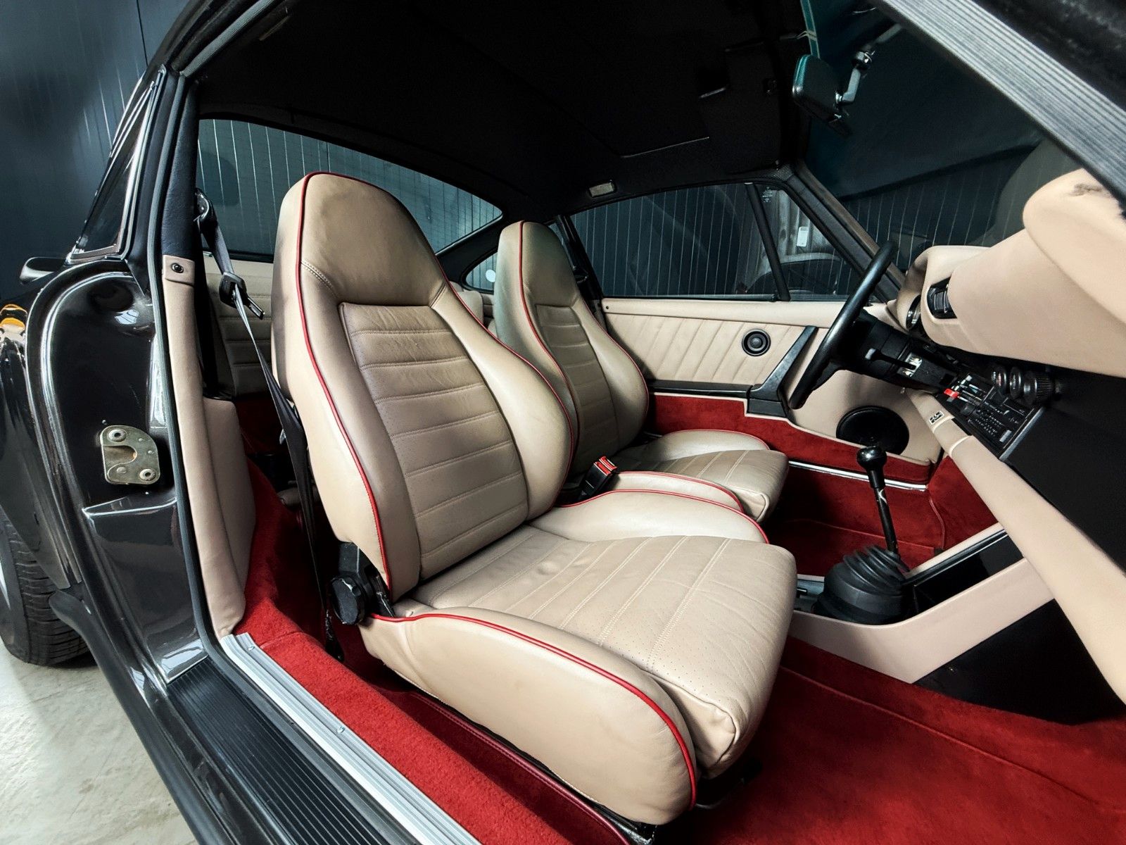 Fahrzeugabbildung Porsche 911 SC "WEISSACH EDITION"
