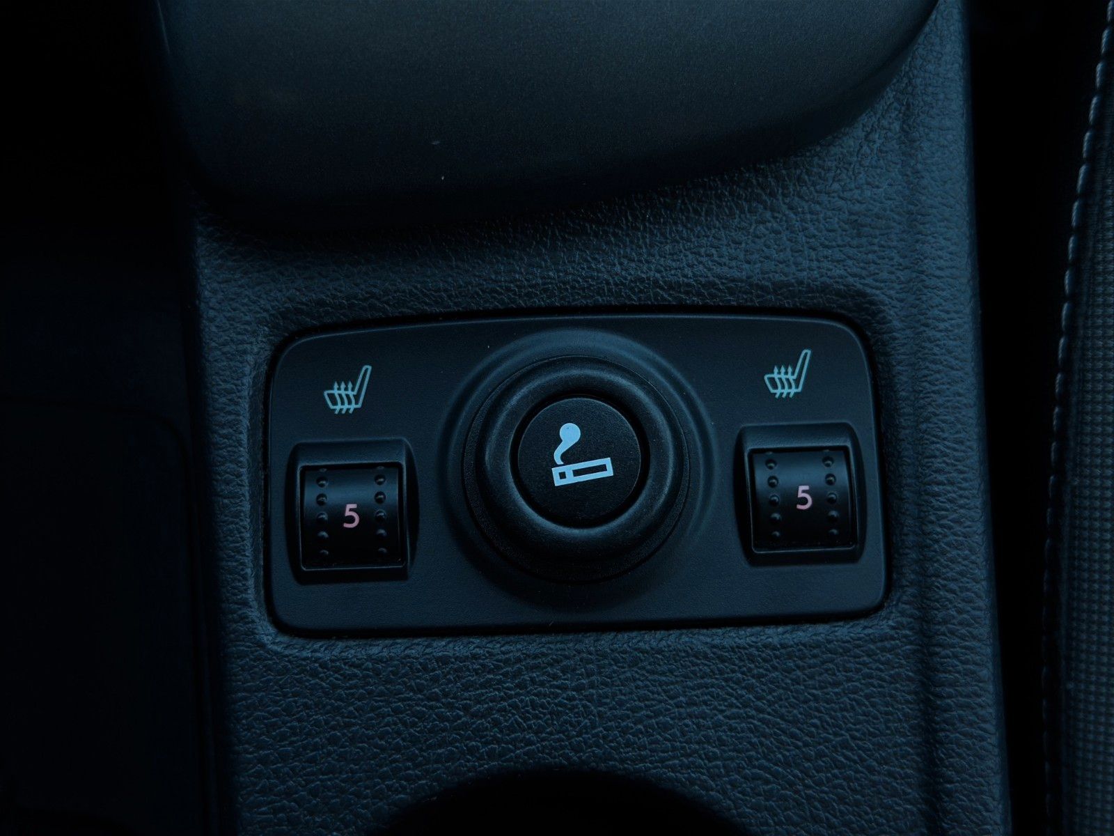 Fahrzeugabbildung Ford Focus Turnier *AHK*Sitzheizung*Service Neu