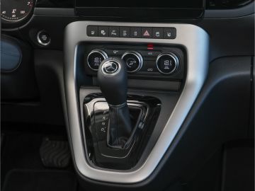 Mercedes-Benz T 180 Progressive 7 Sitze LED Navi Kamera