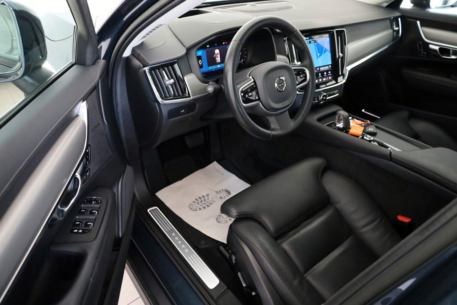 Fahrzeugabbildung Volvo V90 CC Ultimate AWD PanDach,HUD,ACC,Harman/K,AHK