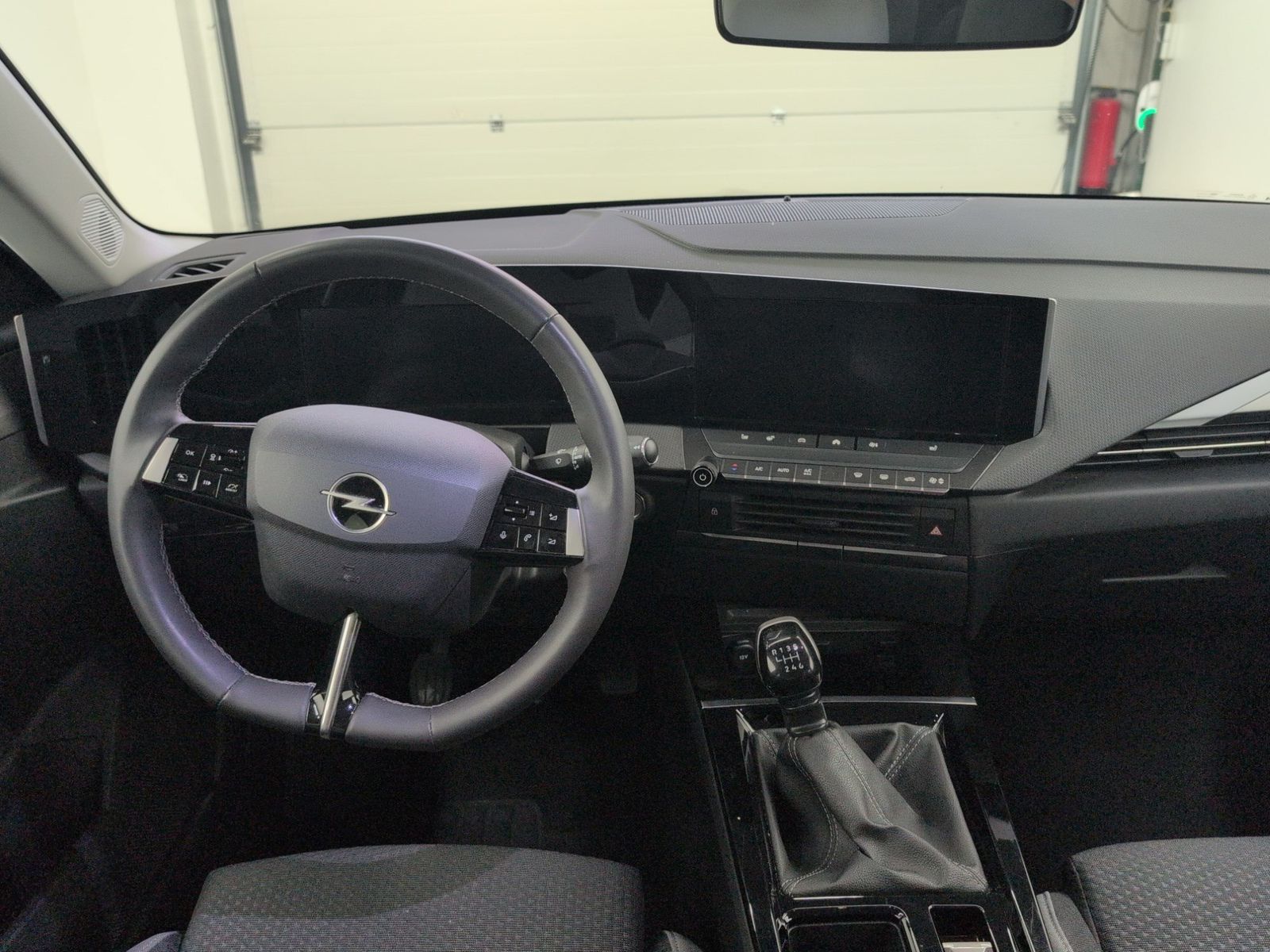 OPEL Astra Sports Tourer 1.2 Turbo Business Edition – Bild 15