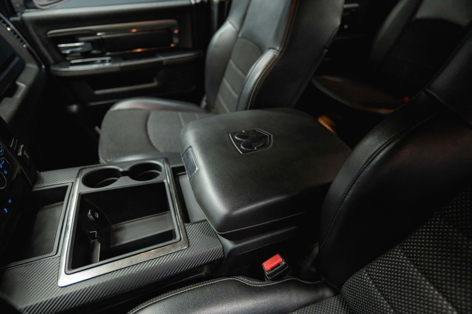 Fahrzeugabbildung Dodge RAM 5.7 V8 HEMI 4x4 Offroad Sport LONGBED *LPG*