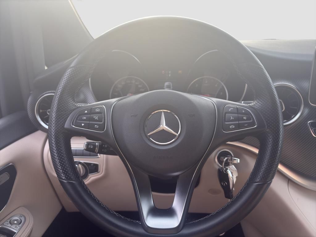 Fahrzeugabbildung Mercedes-Benz V 300 d AVANTGARDE EDITION Lang Leder*Pano*SD*LM