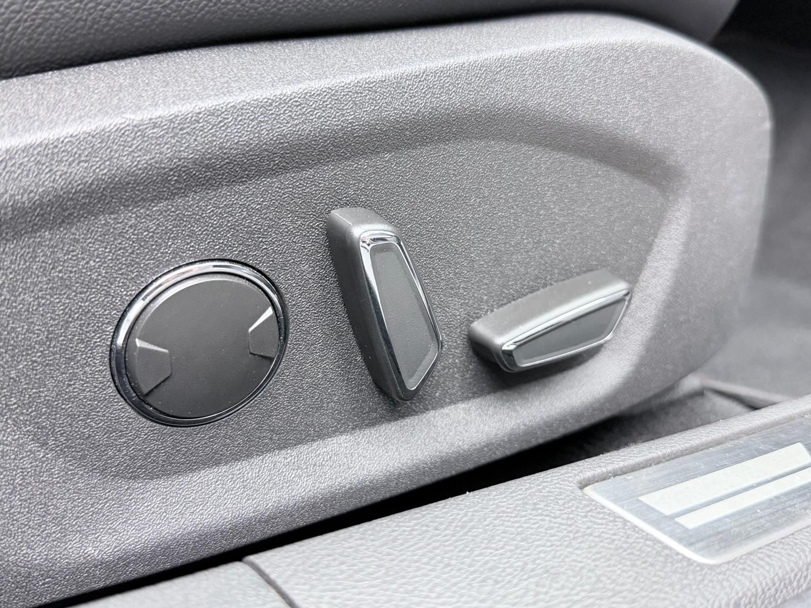 Fahrzeugabbildung Ford 1.5 ECOBOOST ST-LINE/SONY/R-CAM/KEYL/NAV/MEMORY