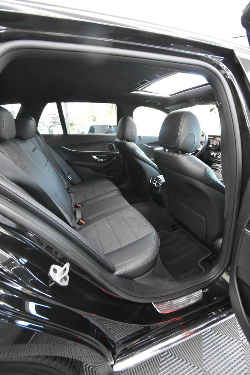 Mercedes-Benz E220d T-Modell LED SHZ RFK Glasdach Sportstyle