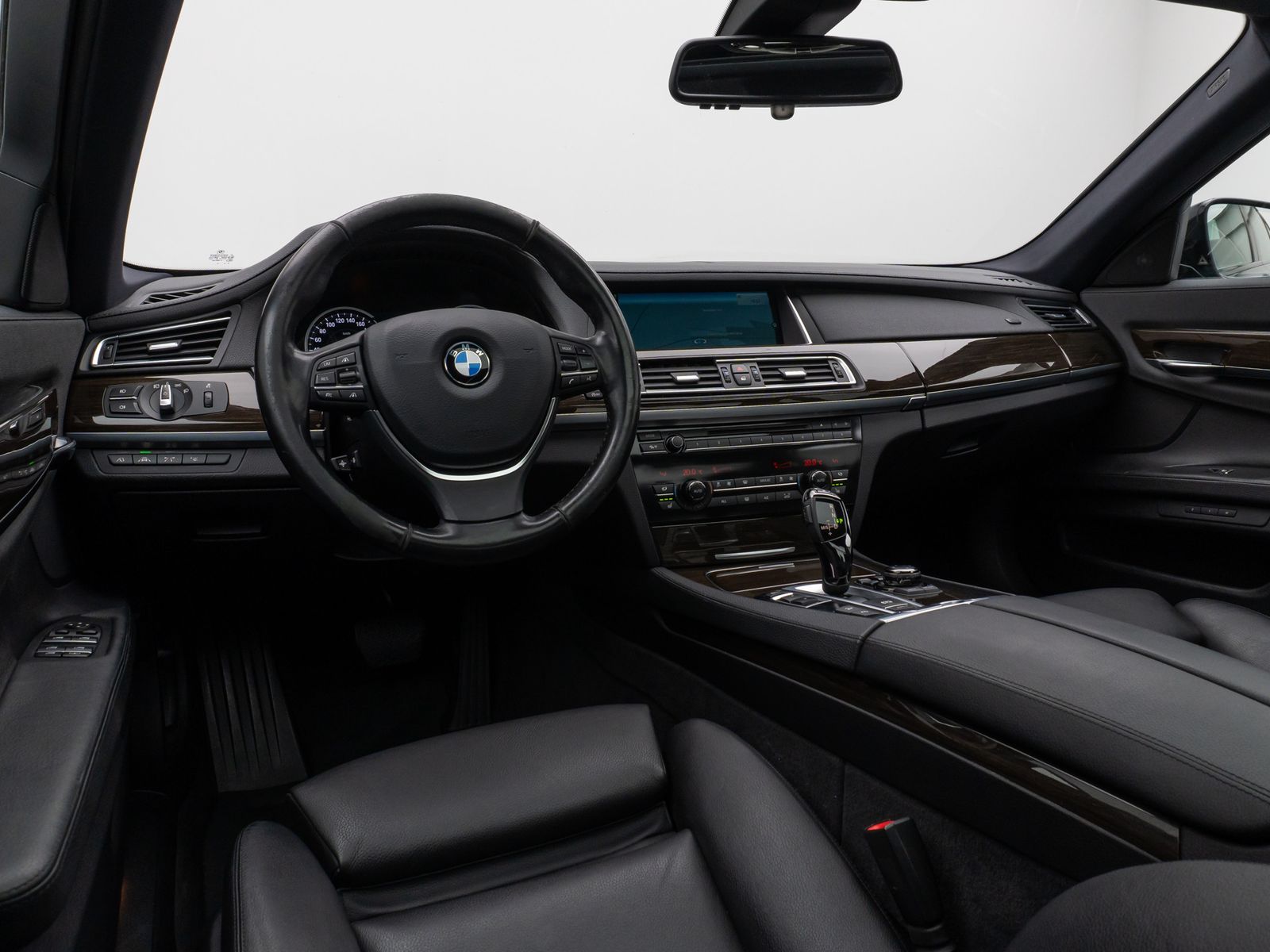 Fahrzeugabbildung BMW 740d xD Glasdach Kamera HUD HiFi Lenkrhzg SoftCl
