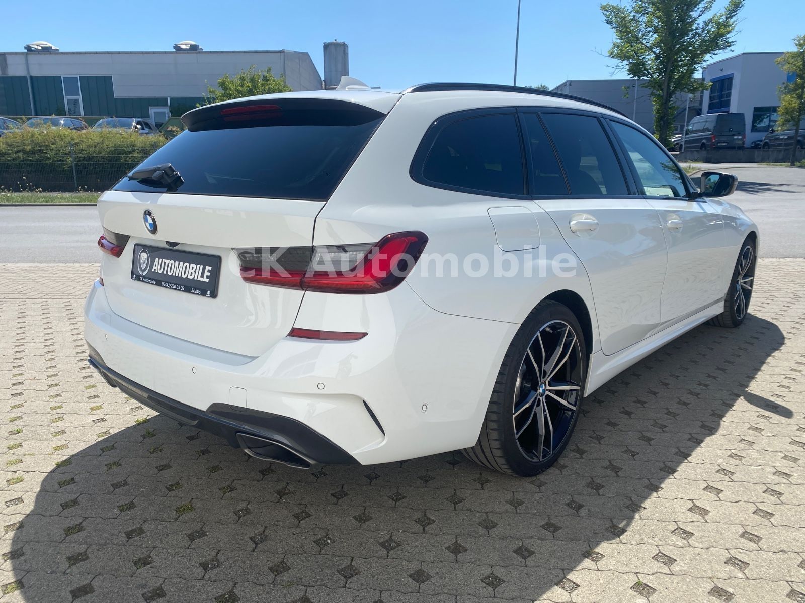 Fahrzeugabbildung BMW M340i Touring xDrive/Navi/HeadUP/Pano/360°