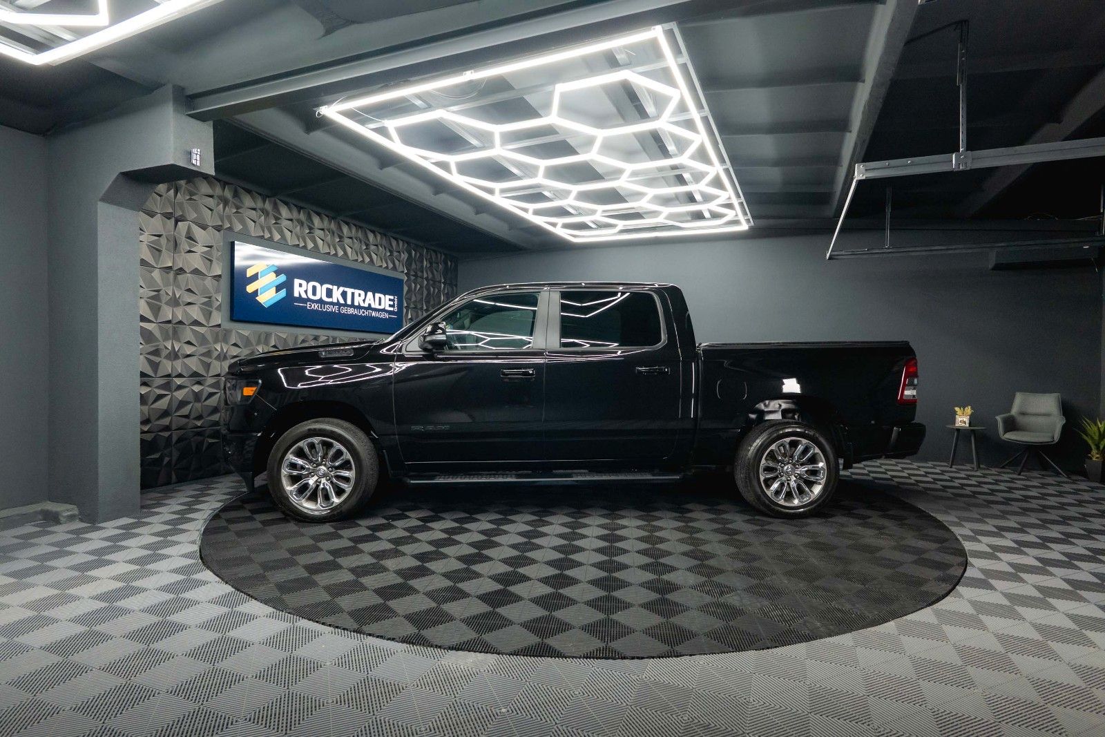 Fahrzeugabbildung Dodge RAM 5.7 V8 HEMI 4x4 BLACK *LPG 200L*Unfallfrei*