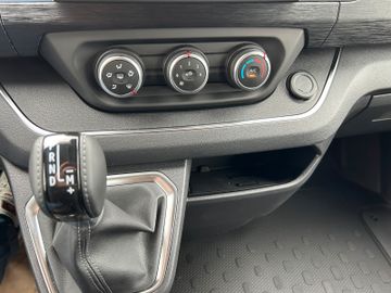 Bild 17 Renault Trafic Grand Combi L2H1 Life Blue dCi 170EDC