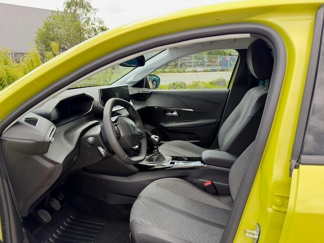 Peugeot 208 1.2 Allure 360 Grad Kamera*LM 17 -ZOLL "GT"