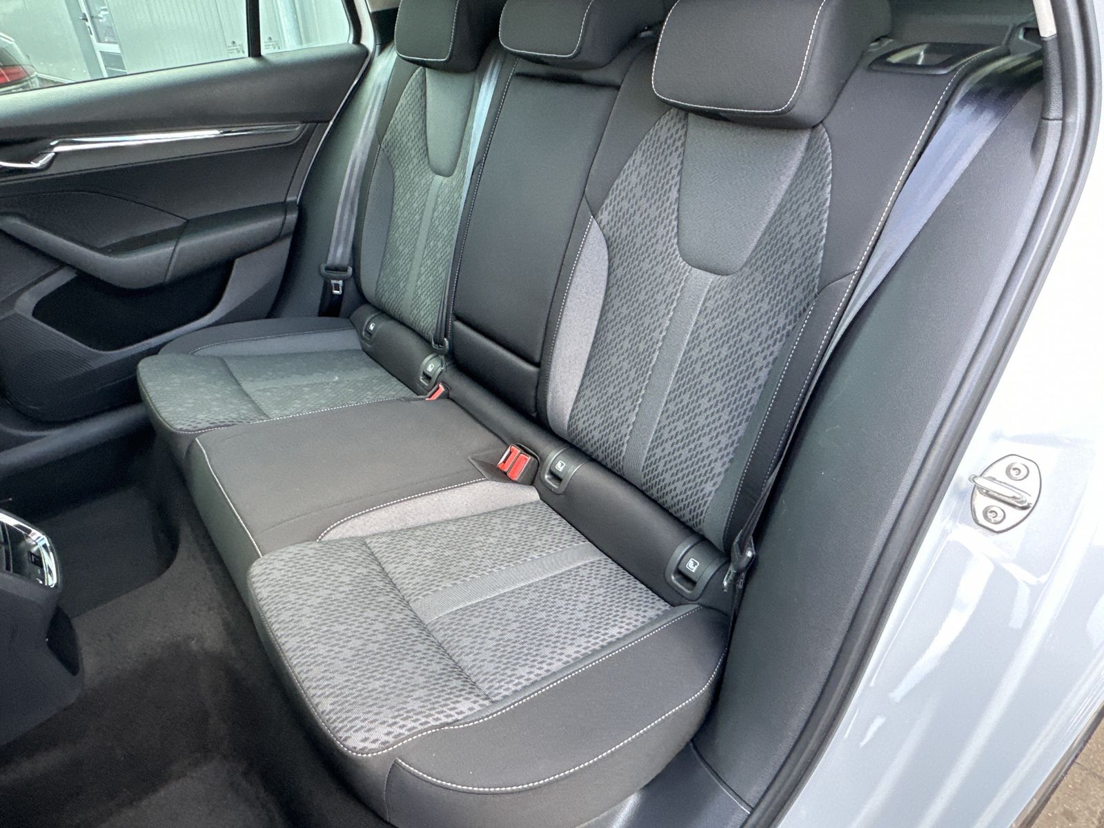 Fahrzeugabbildung SKODA Octavia Combi 2.0 TDI DSG NAV+LED+AHK+PANO+CANTO