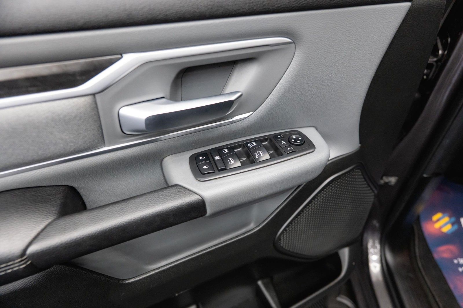 Fahrzeugabbildung Dodge RAM 5.7 V8 HEMI 4x4 OFFROAD Night-Paket *LED*