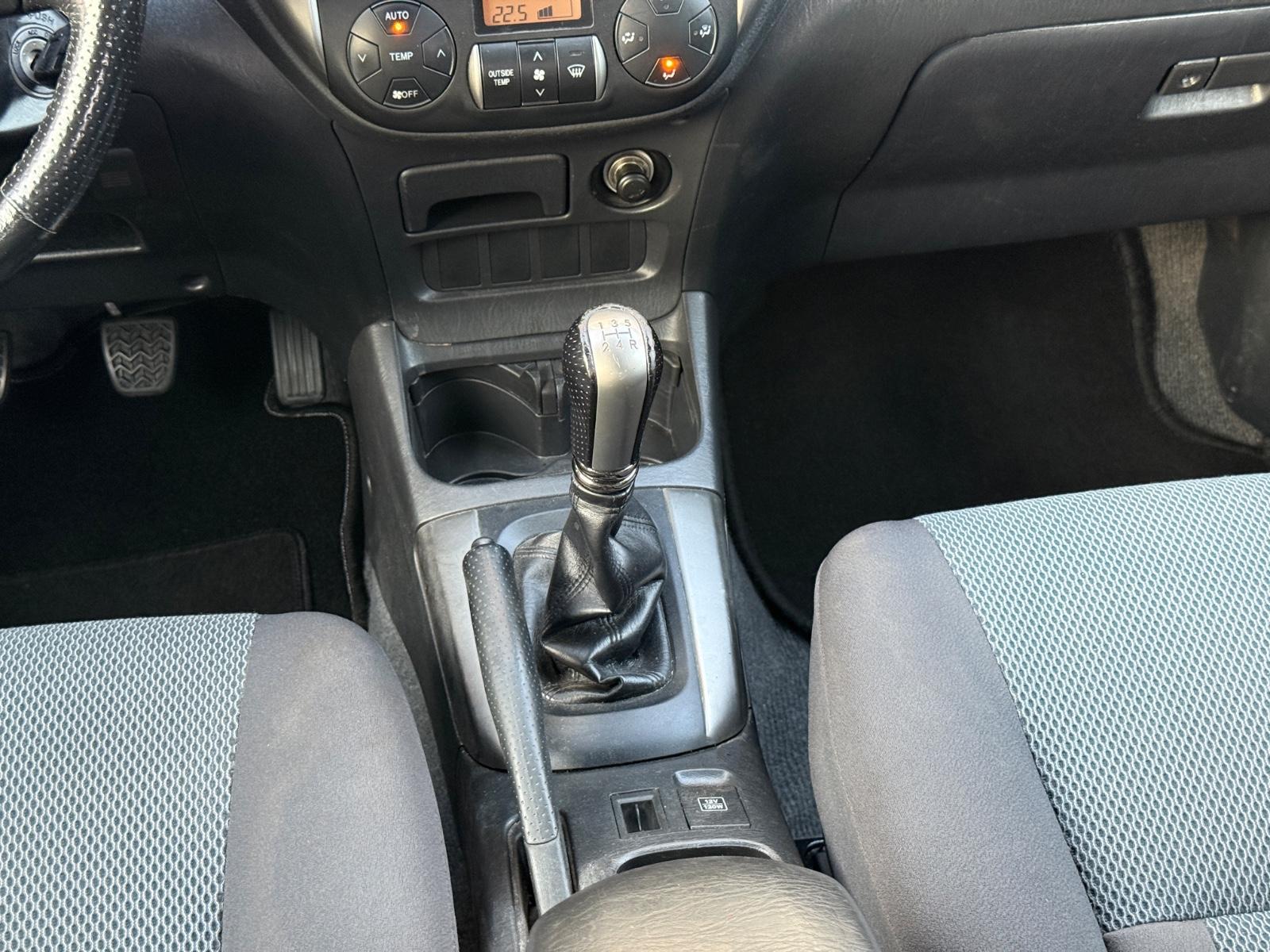 TOYOTA RAV4 - 2.0 150 CV - 4x4 - BVM - VOLANT EN CUIR