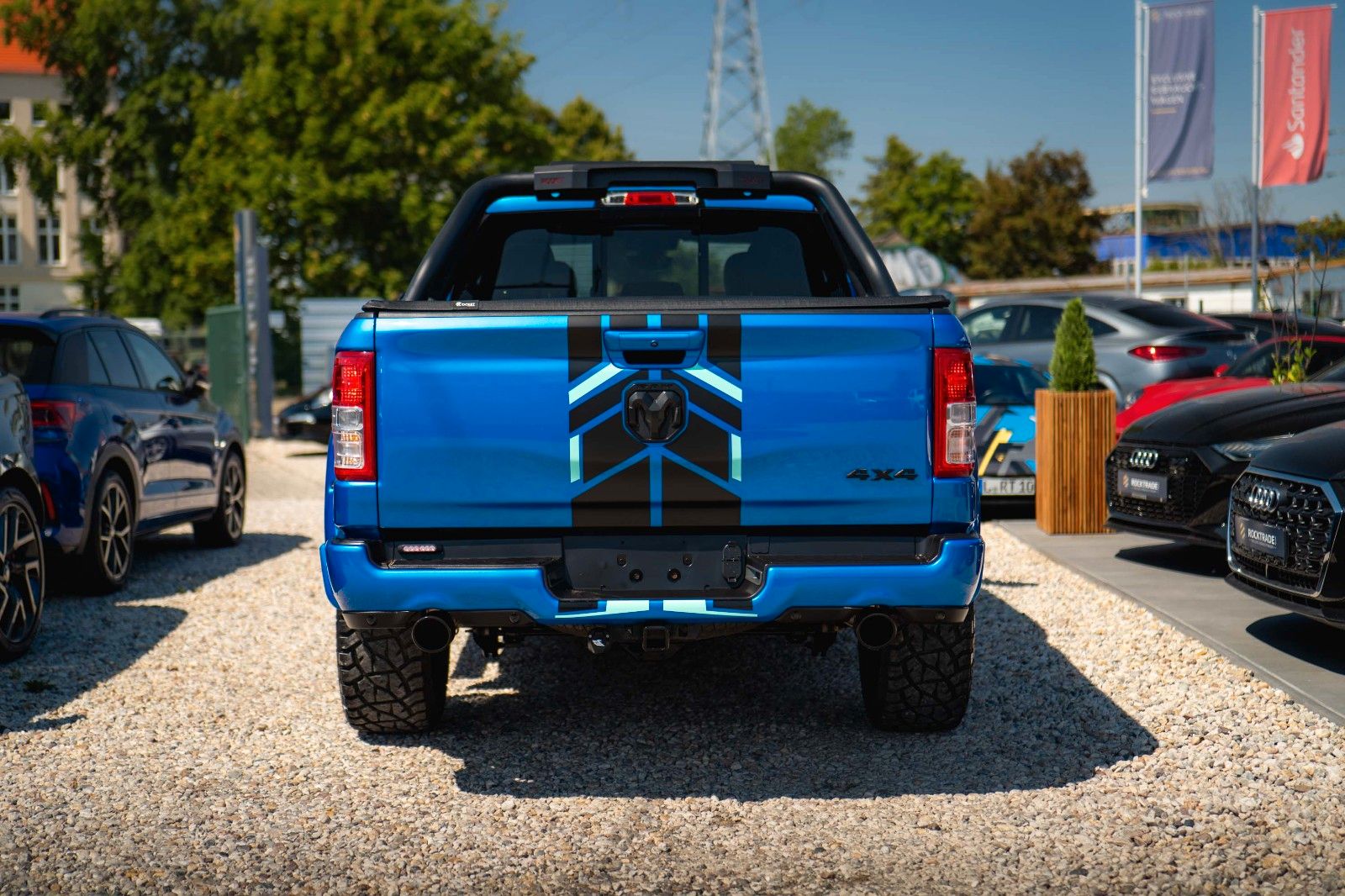 Fahrzeugabbildung Dodge RAM 5.7 V8 HEMI 4x4 LIMITED Blue Edition Offroad
