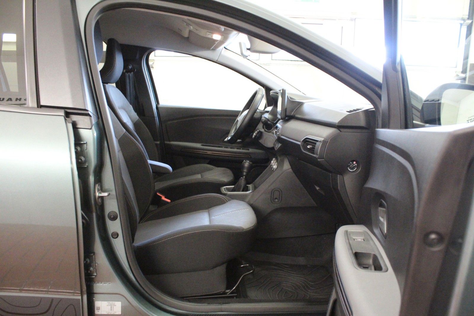 Fahrzeugabbildung Dacia Jogger TCE 110 Extreme+ 5-Sitzer *AHK*