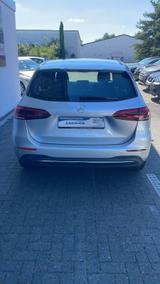 Mercedes-Benz B 180 d MOD 2021 Autom/LED/Navi/Leder - gebrauchte Mercedes-Benz B 180 aus dem Jahr 2020