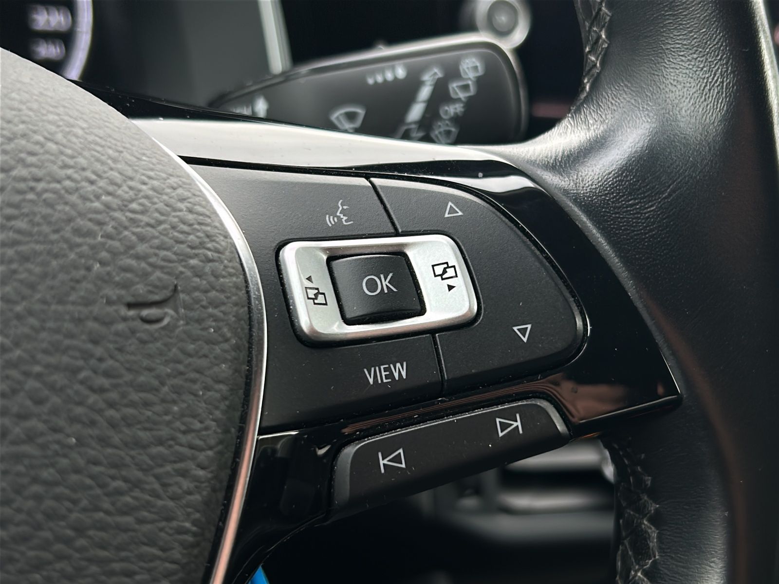 Fahrzeugabbildung Volkswagen Polo TSI Active LED Climatronic ACC PDC SH LM