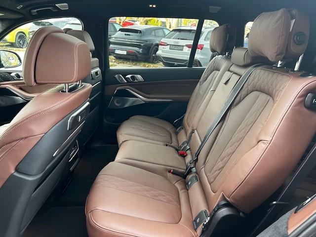 BMW X7 40d / BRITISH RACING GREEN, BROWN, B&W, FULL! – 10