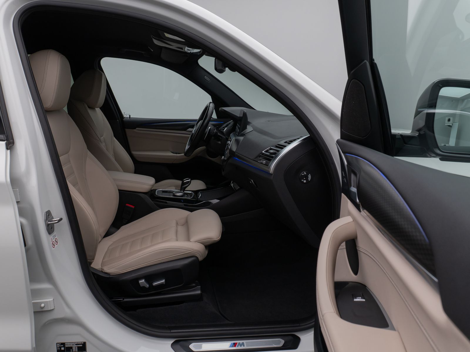 Fahrzeugabbildung BMW X3 xD30d M Sport Kamera DAB HiFi AHK Komfort 20"