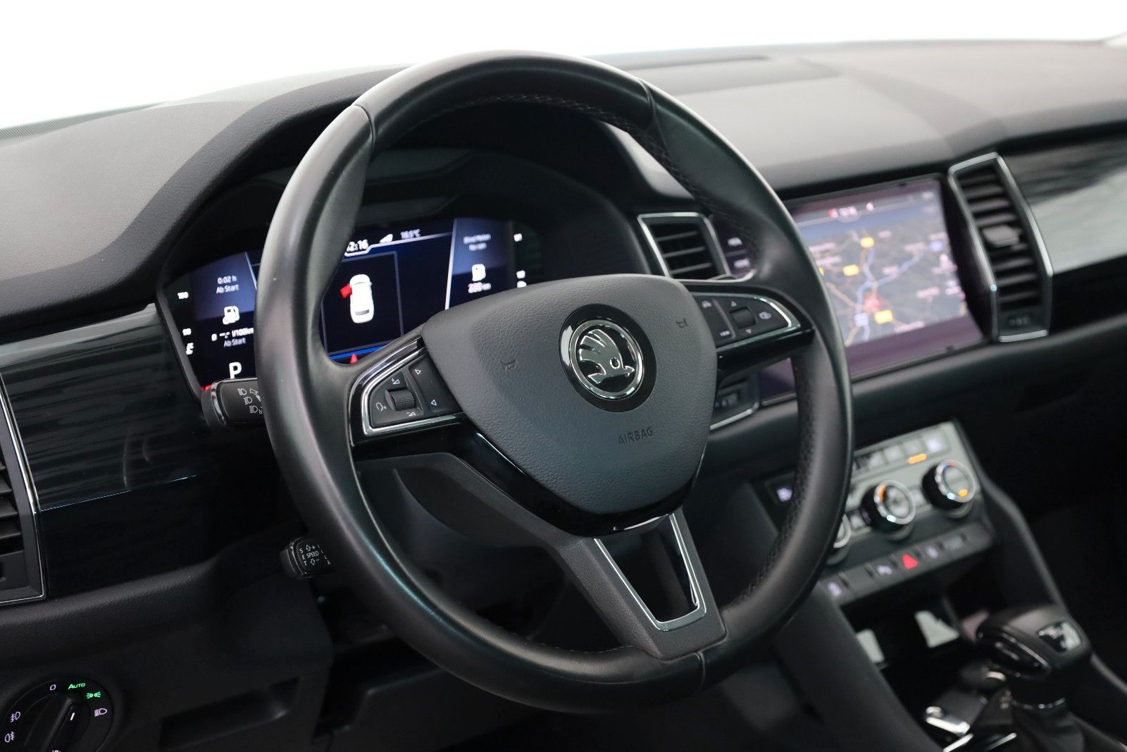 Fahrzeugabbildung SKODA Kodiaq Drive 125 4x4,Navi,4xSH,Kamera,ACC,AHK+WR