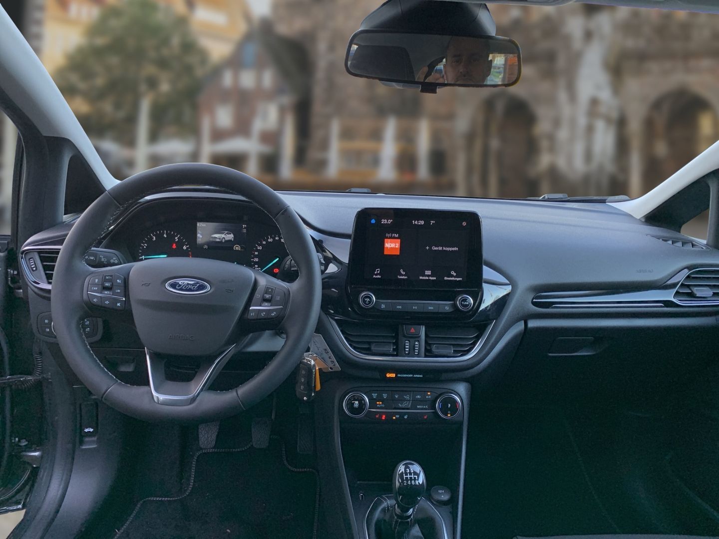 Fahrzeugabbildung Ford Fiesta Titanium 1.0 EcoBoost, Sitzheizung, Lenkr