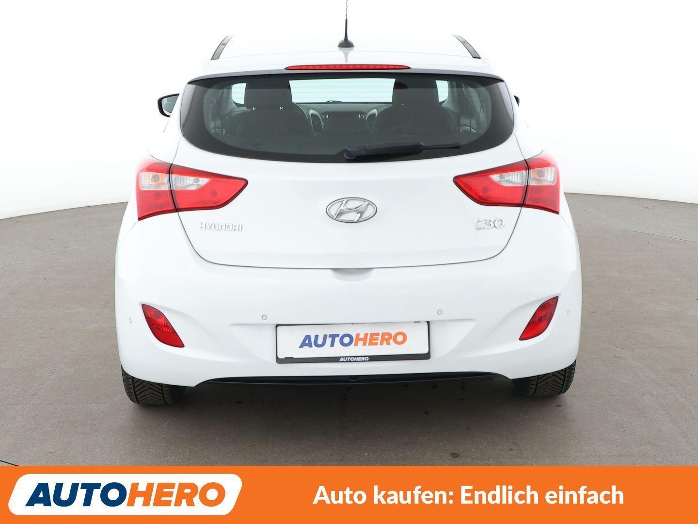 Hyundai i30 1.4 Comfort *NAVI*TEMPO*PDC*SHZ*ALU*KLIMA*