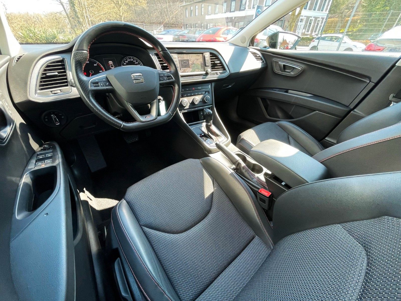 Fahrzeugabbildung SEAT Leon 2.0TDI FR DSG KLIMAAUT LEDER NAVI LED 2.Hd