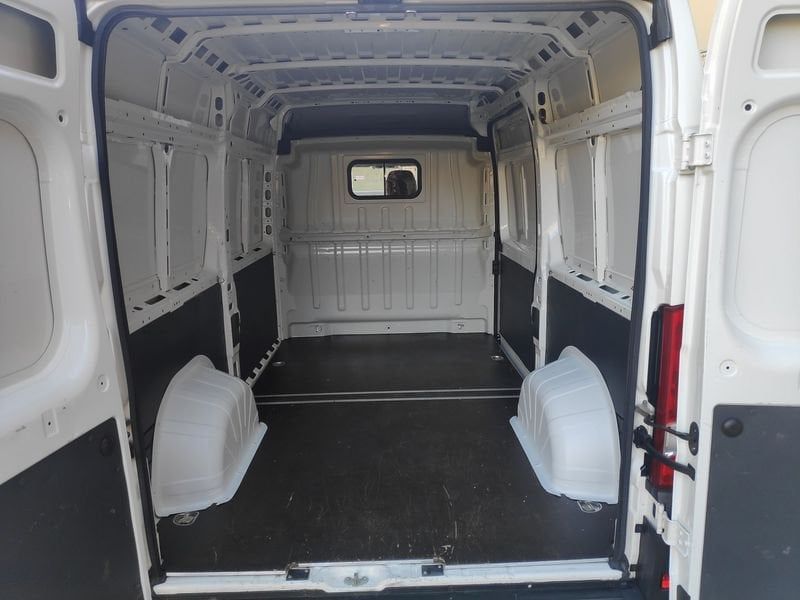 Peugeot Boxer Boxer 333 2.2 BlueHDi 140 S&S PM-T imagem 2