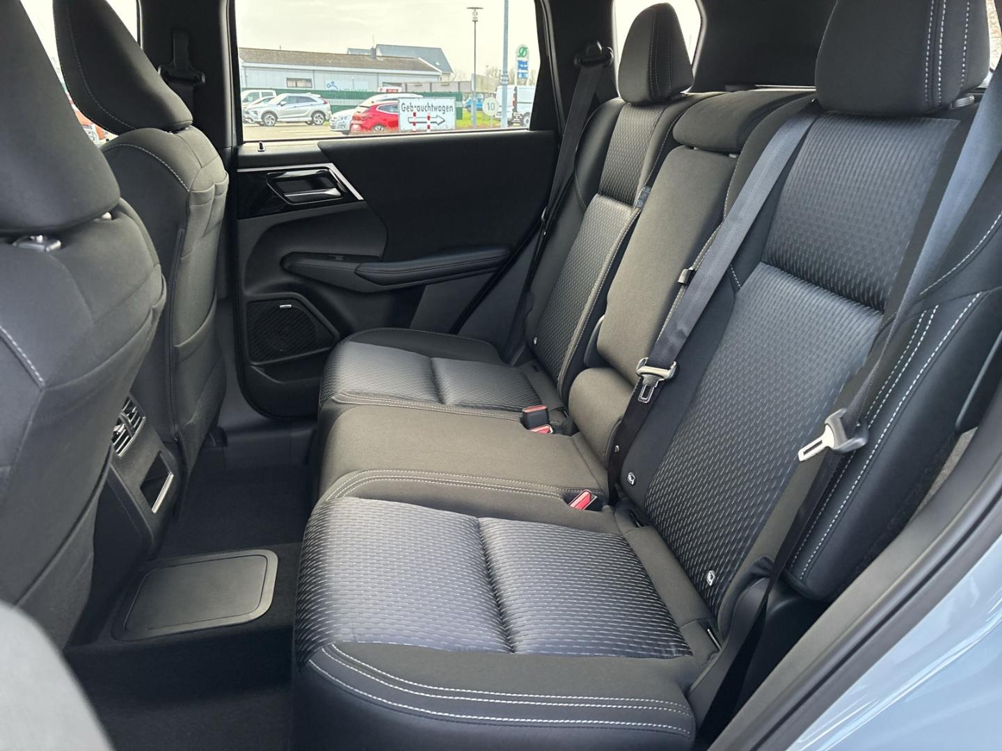 Mitsubishi Outlander Plug-in Hybrid BASIS 2,4l Navi  360 Ka