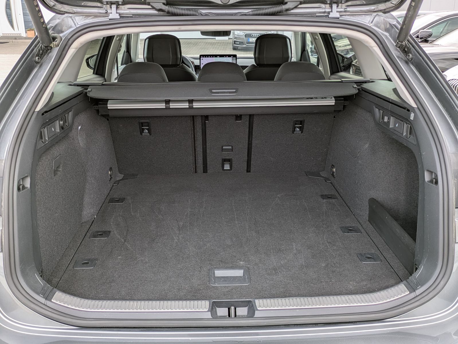 Fahrzeugabbildung SKODA Superb 2.0 TDI 4x4 Selection MATRIX*AHK*5J GAR.