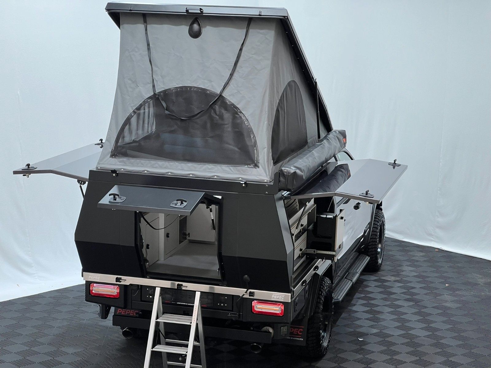 Fahrzeugabbildung Dodge RAM 1500 Rebel Crew Cab 4x4 *EVO Ladefläche