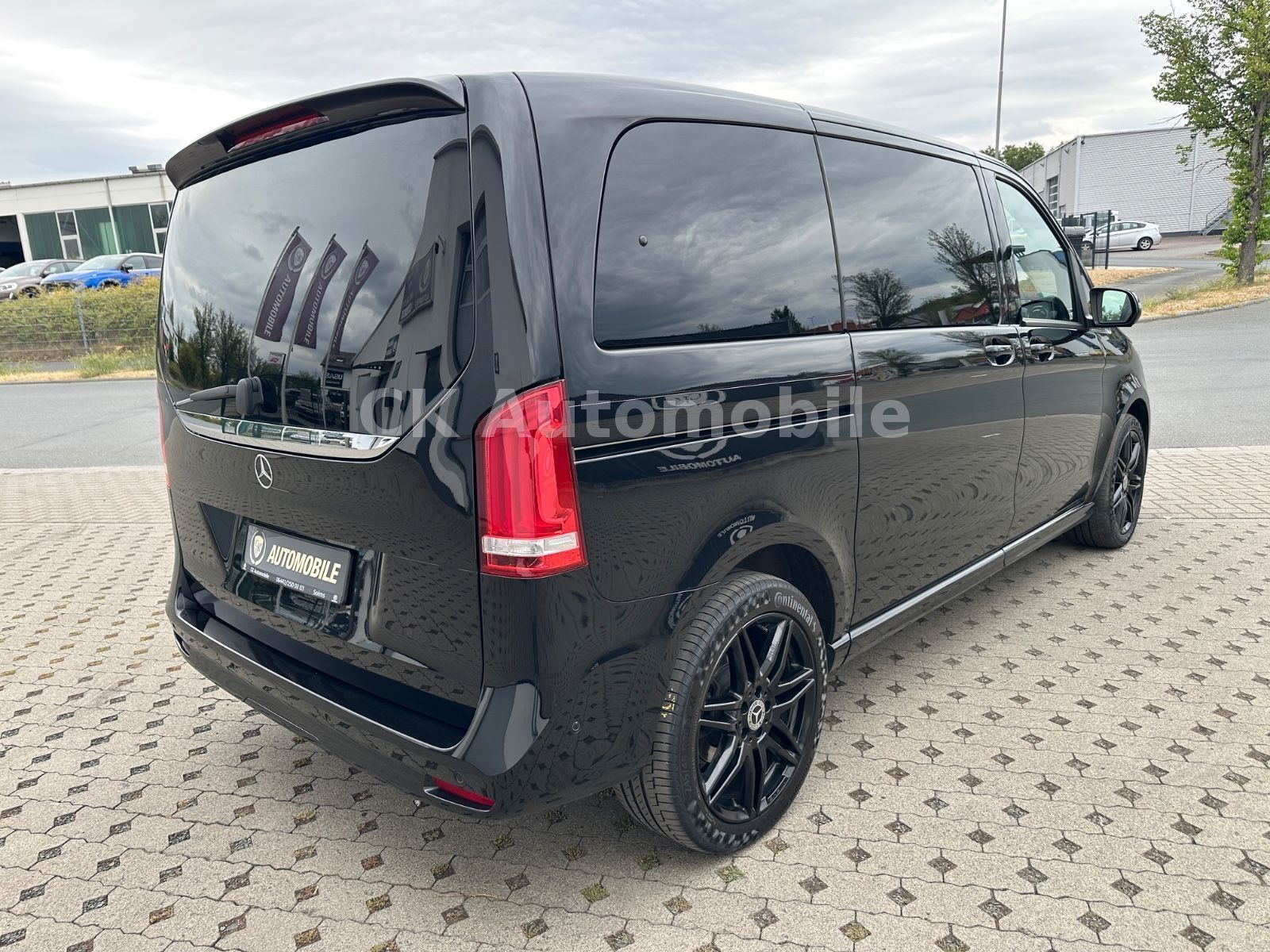 Fahrzeugabbildung Mercedes-Benz V 250d Edition 4MATIC Kompakt AMG-Line / 6 Sitze