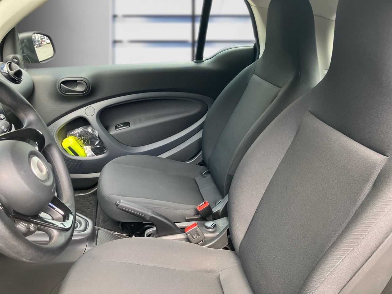 Fahrzeugabbildung Smart smart EQ fortwo 22KW+SITZHEIZ+KLIMAAUTO+DAB+USB