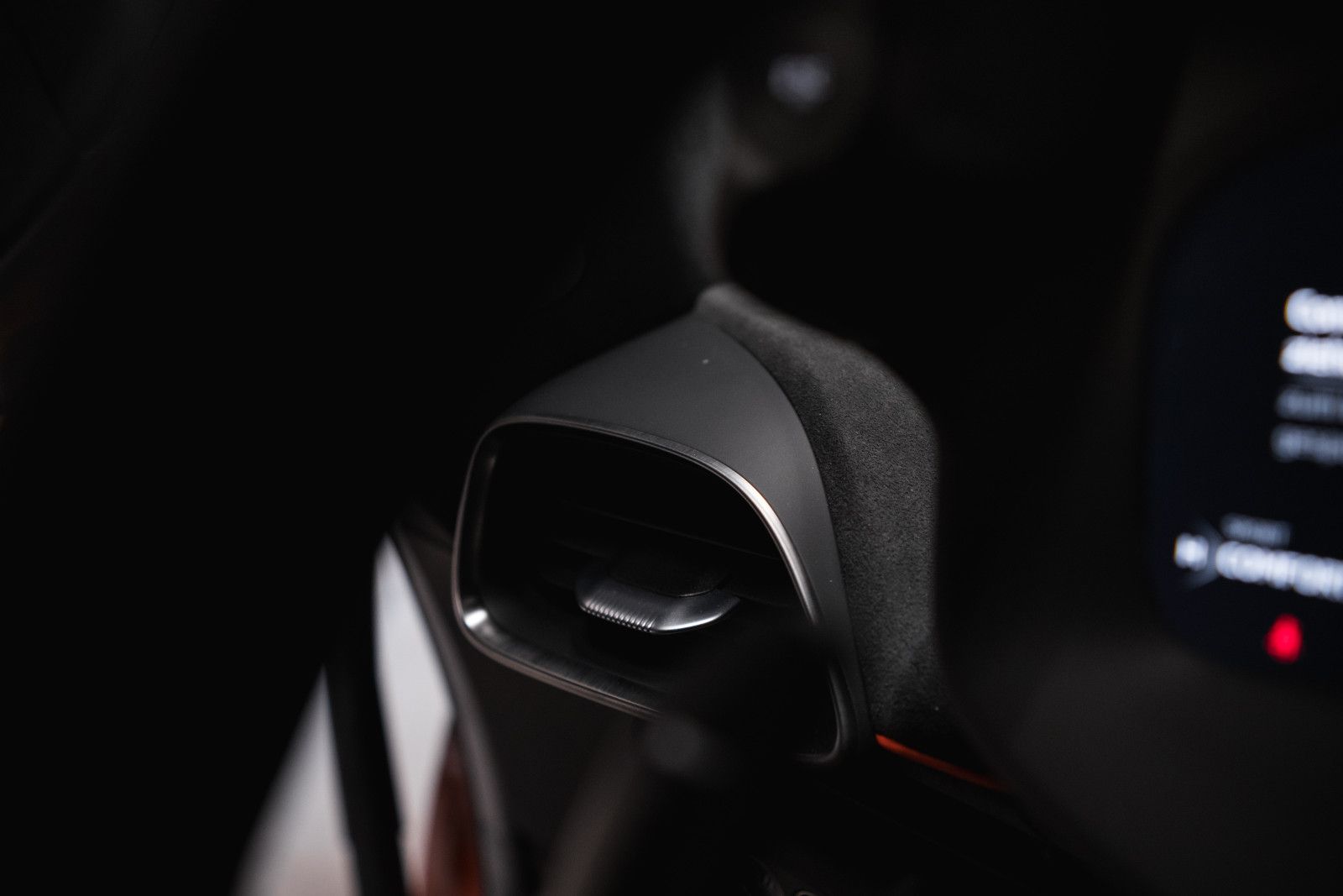 Fahrzeugabbildung McLaren Artura-Lift-Tech.Pack-Prac.Pack-B&W-Steuer!