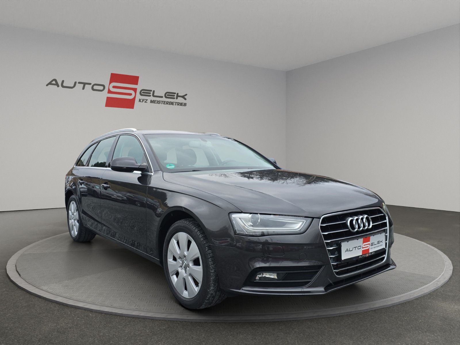 Fahrzeugabbildung Audi A4 Avant Ambiente+AHK+NAVi+TEMPOMAT+Elektr. Heck