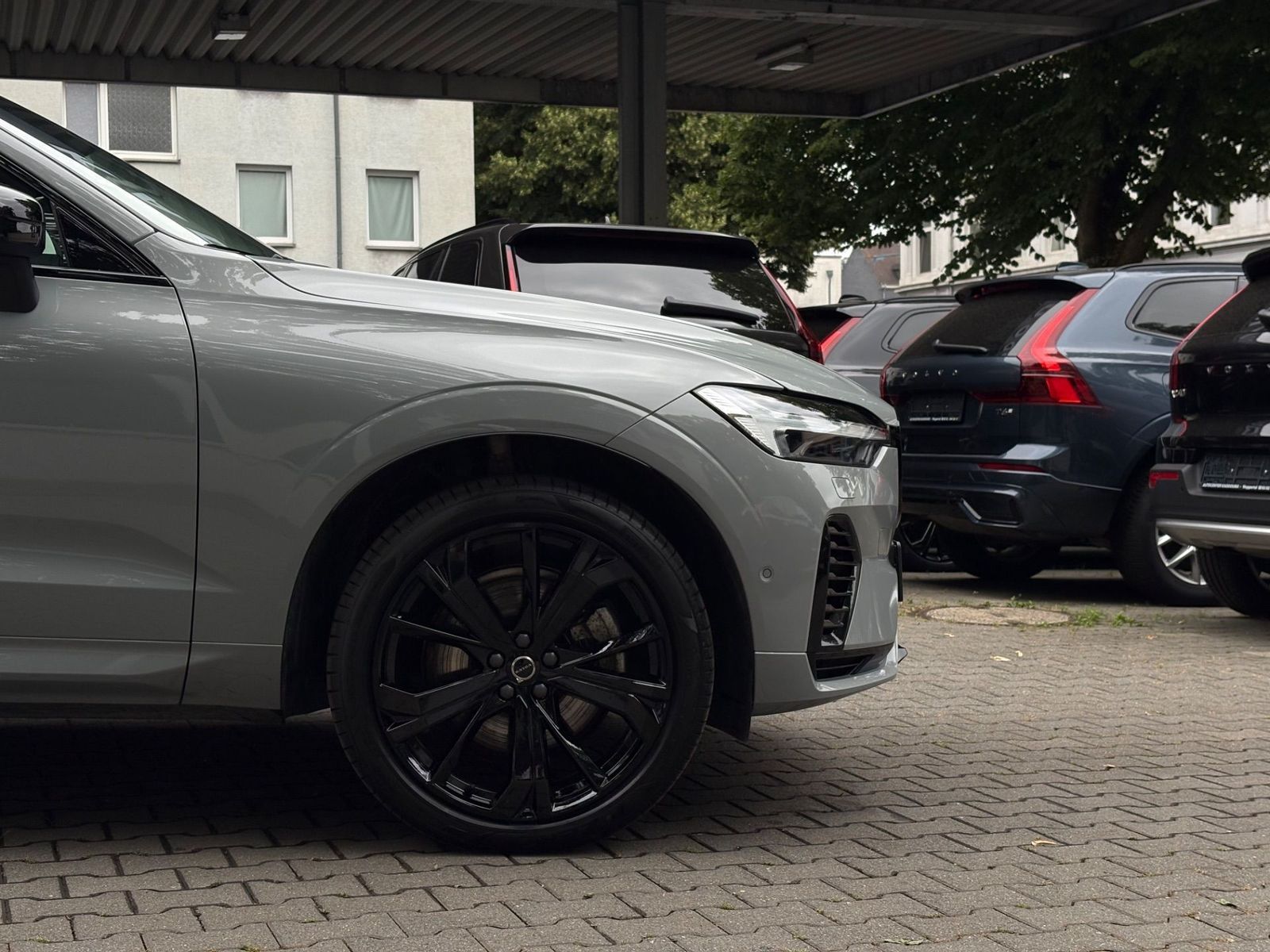 Volvo XC60 T6 FACEL Ultra Black Ed AHK Pano HUD 360 imagem 3