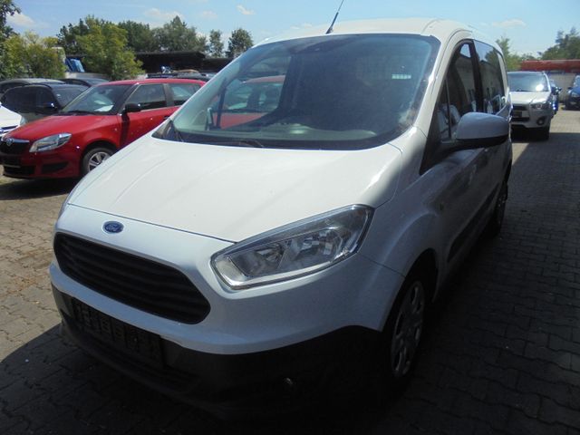 Ford Transit Courier. 1Hand Klima