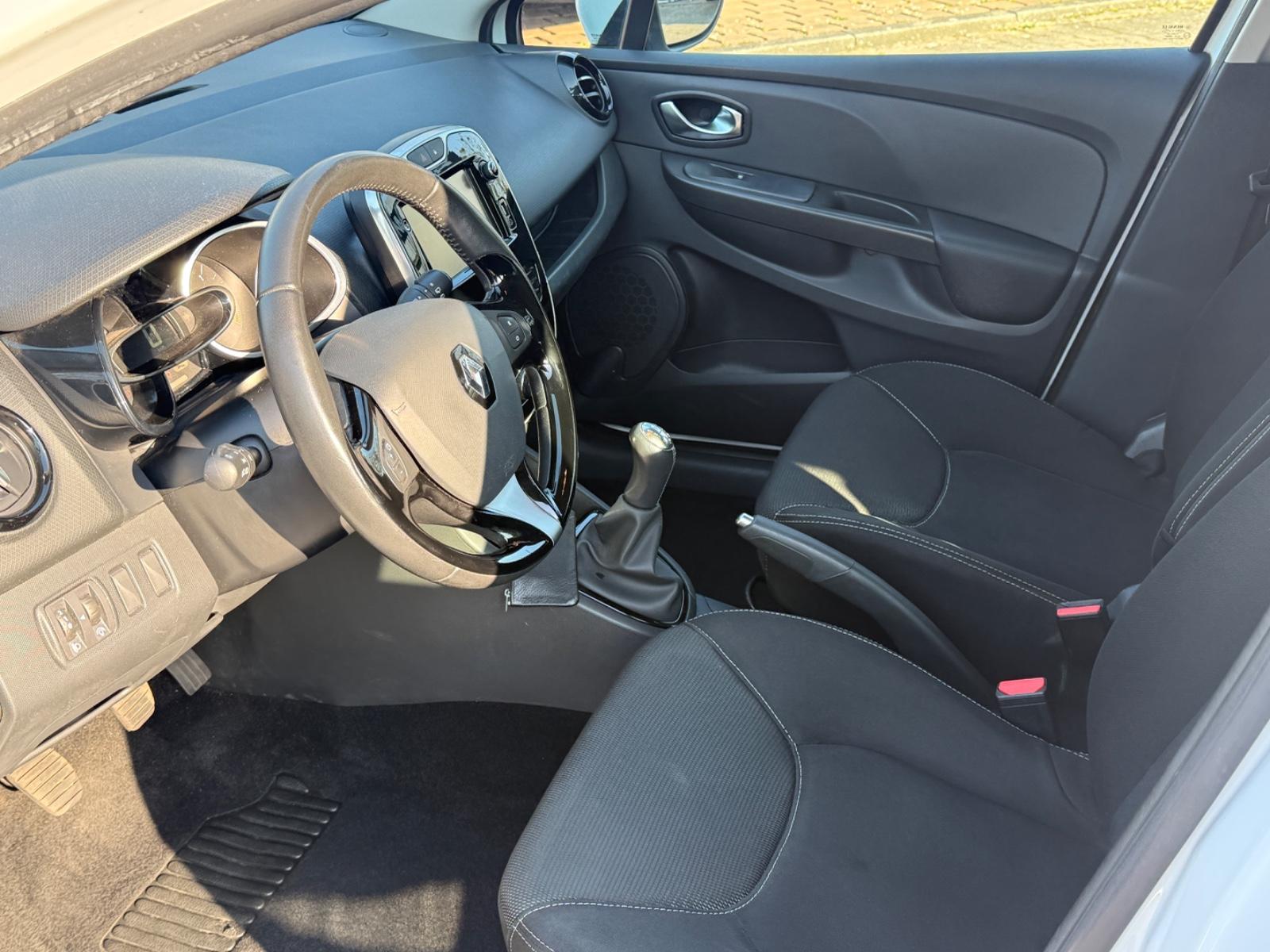 Renault Clio 2015 — photo 13