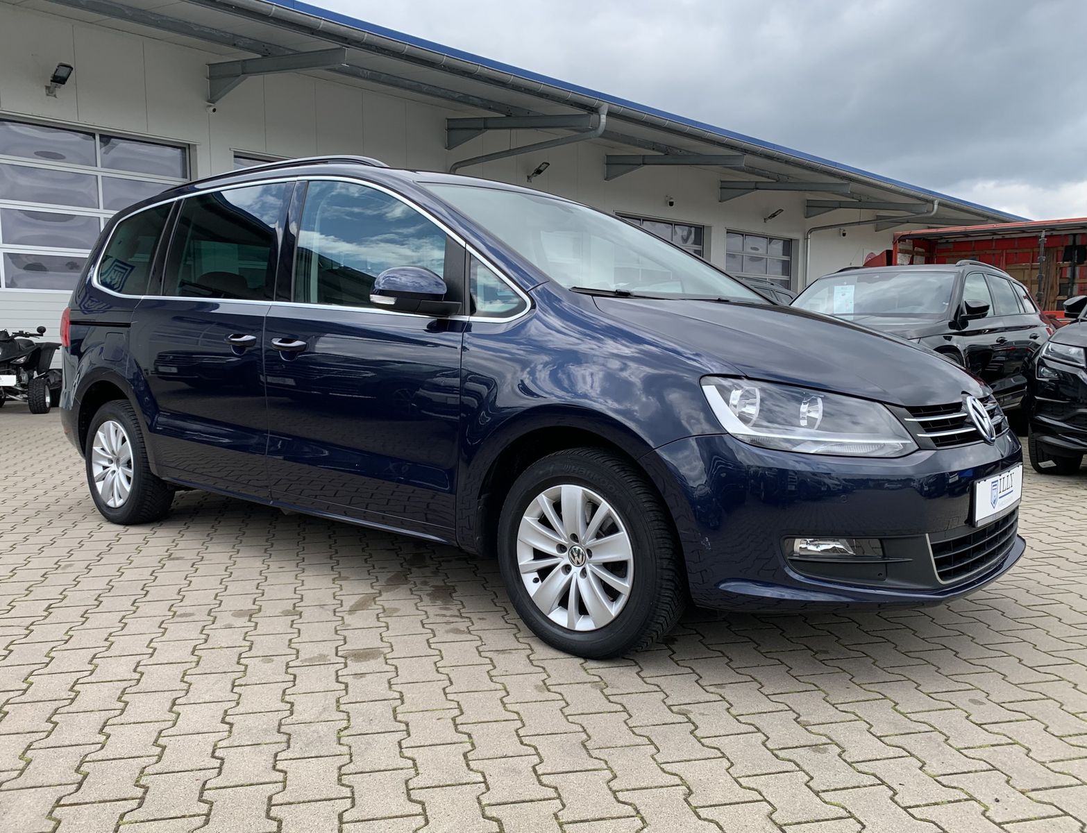 Fahrzeugabbildung Volkswagen Sharan 2.0 TDI*Comfortline*AHK*7 Sitze*Navi*Temp