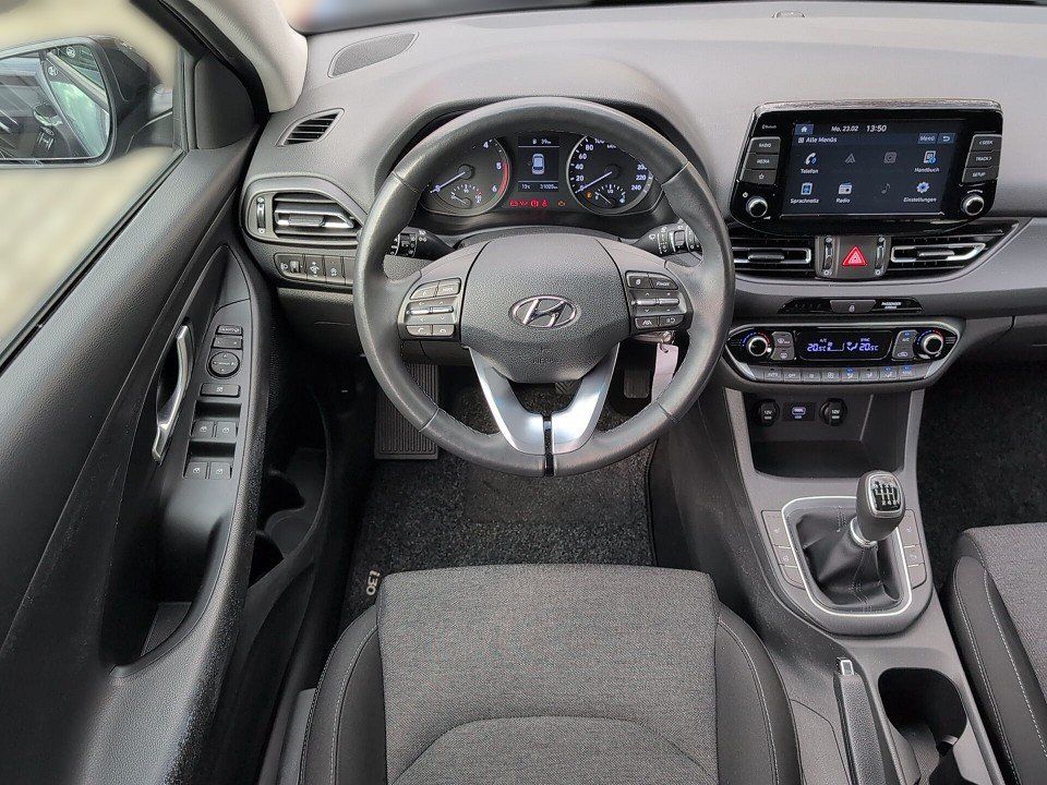 Fahrzeugabbildung Hyundai i30 KOMBI 1.6 CRDi EDITION 30 GARANTIE-02/29 SHZ