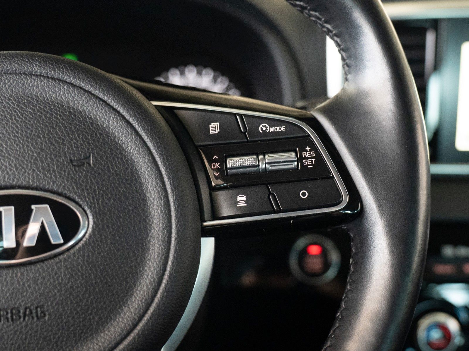 Fahrzeugabbildung Kia Sportage Platinum Edition 4WD/AHK/PANO/KAMERA