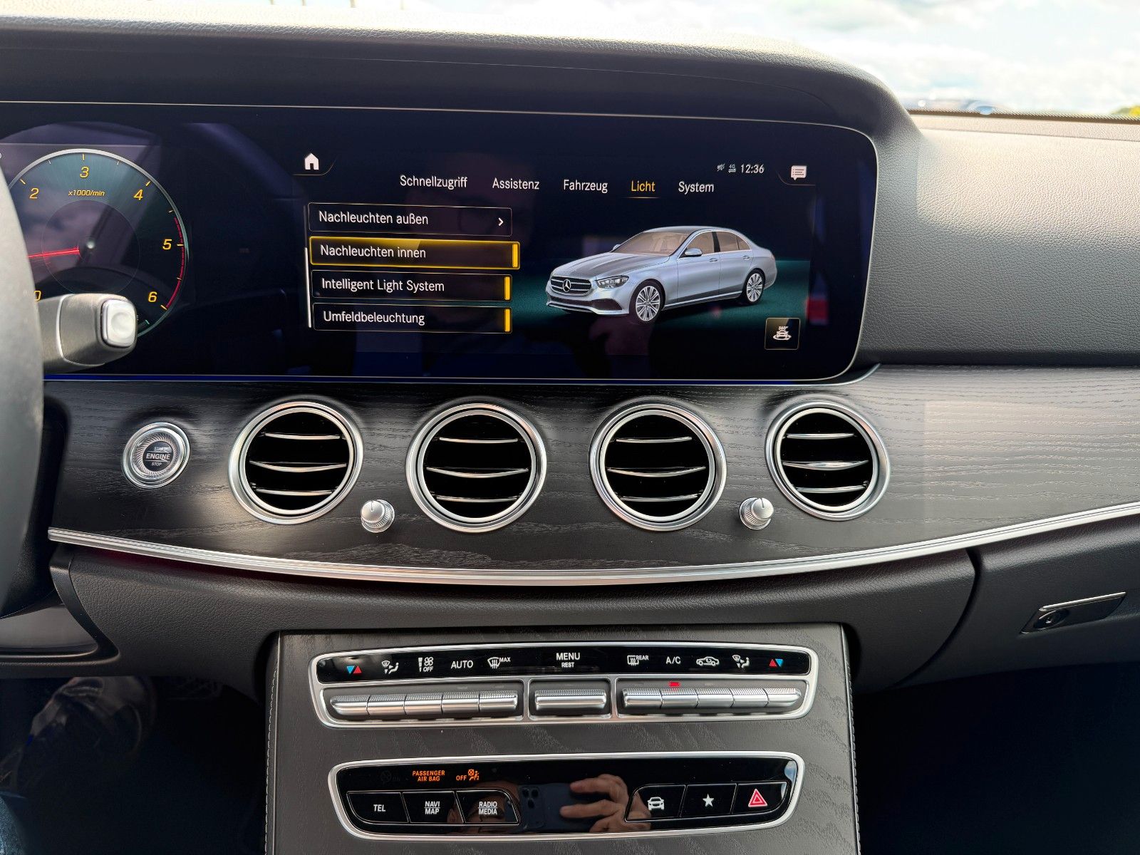 Fahrzeugabbildung Mercedes-Benz E 220 d Avantgarde Night+Burm+Pano+Memory+ILS