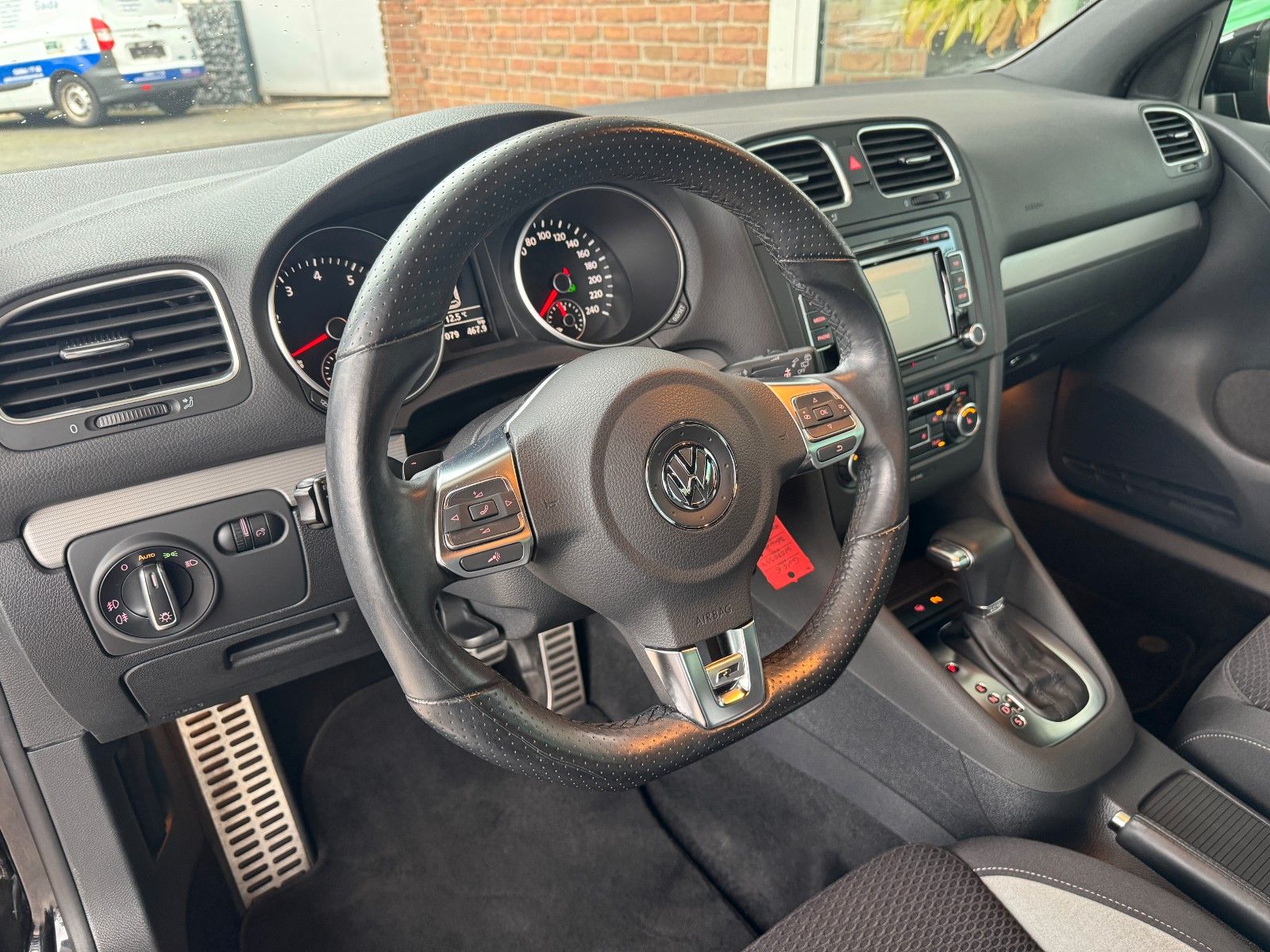 Fahrzeugabbildung Volkswagen Golf VI R-line DSG Klimaaut./PDC/Bluetooth