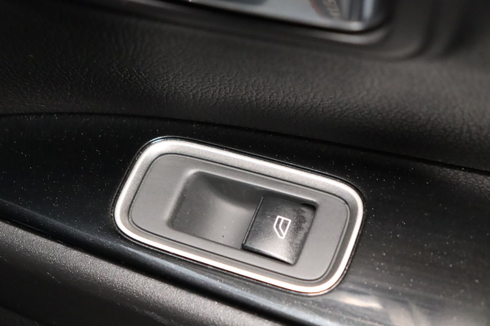 Fahrzeugabbildung Mitsubishi Outlander PHEV 2.4 Plus 4WD