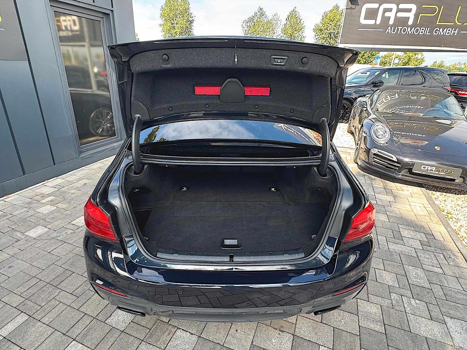 Fahrzeugabbildung BMW 530e Hybrid M Sport Shadow *ACC*LED*Display Key*