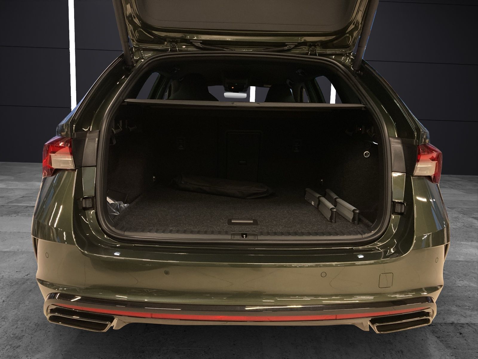 Fahrzeugabbildung SKODA Octavia Combi RS 2.0 TSI DSG AHK CANTON MATRIX