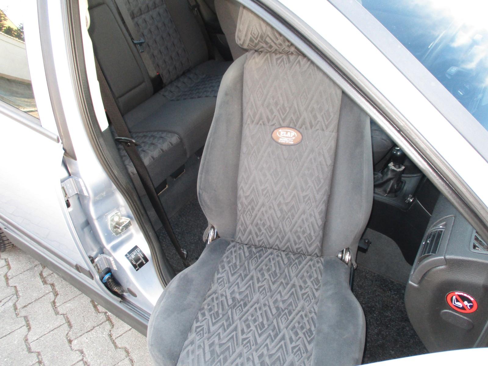 Opel Astra 1.6 Comfort - Rollstuhl Beifahrer Sitz