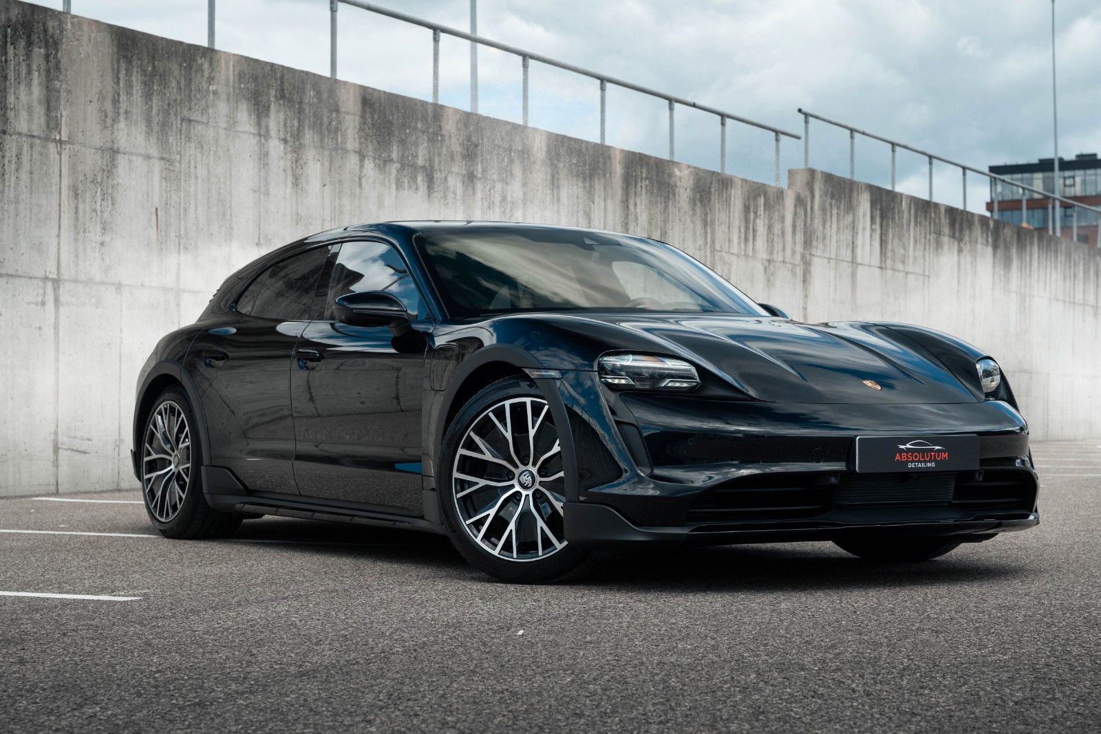 PORSCHE Taycan Cross Turismo 4